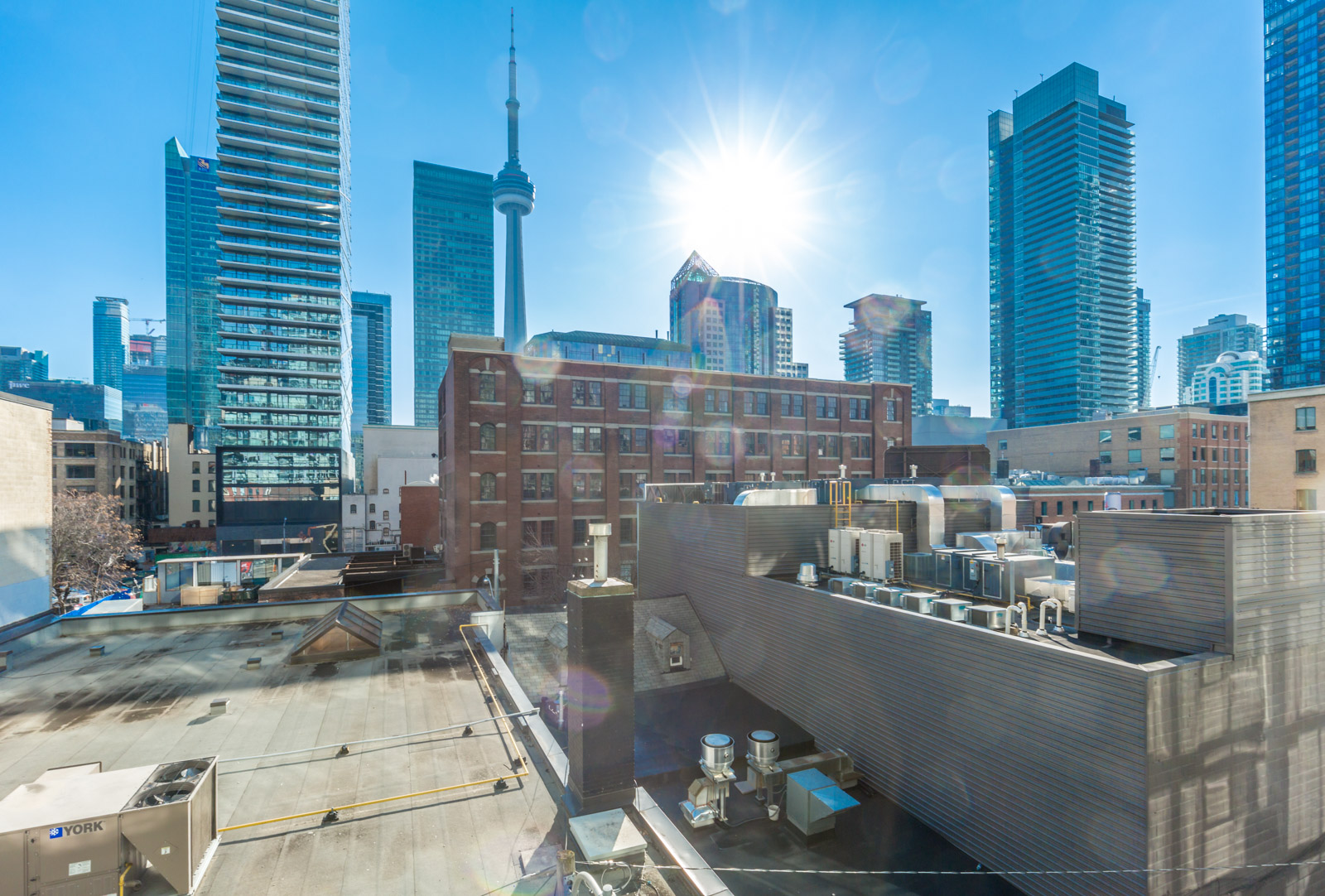 21 Nelson offers unmatched views of downtown Toronto and the CN Tower - Entertainment District - King West