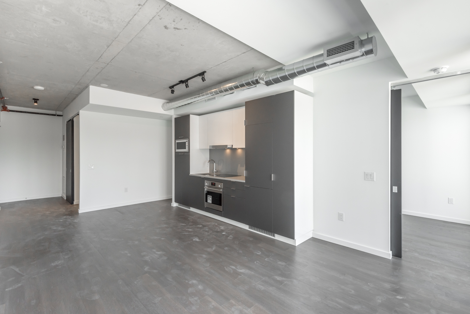 170 Bayview Unit 605 is urban yet luxurious.