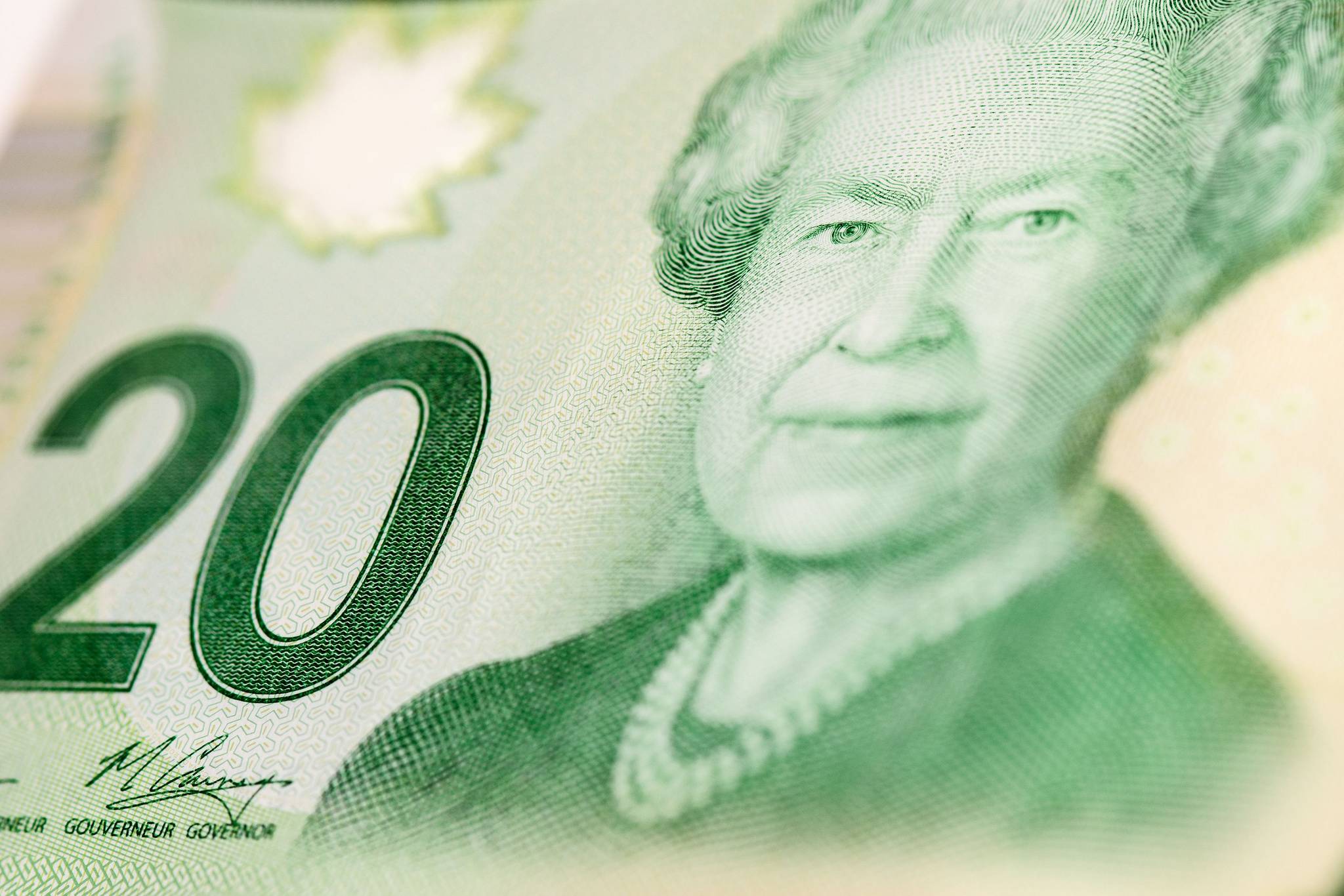 Photo of $20 Canadian currency and Queen.