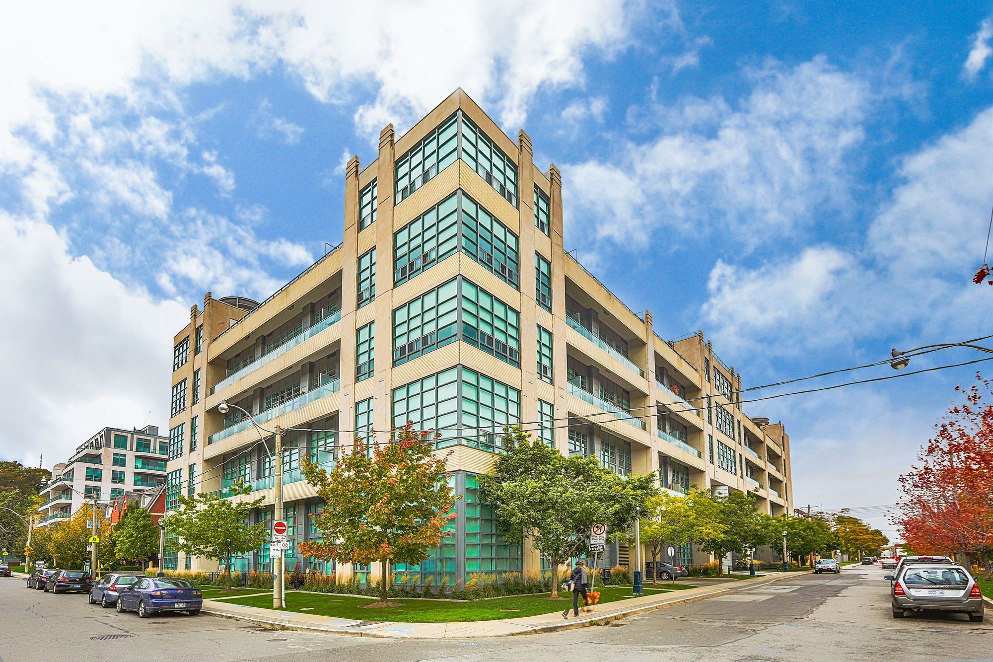 Macpherson Avenue Madison Avenue Lofts Art Deco Exterior Street view of Madison Avenue Lofts, a 6-storey building with Art Deco architecture.