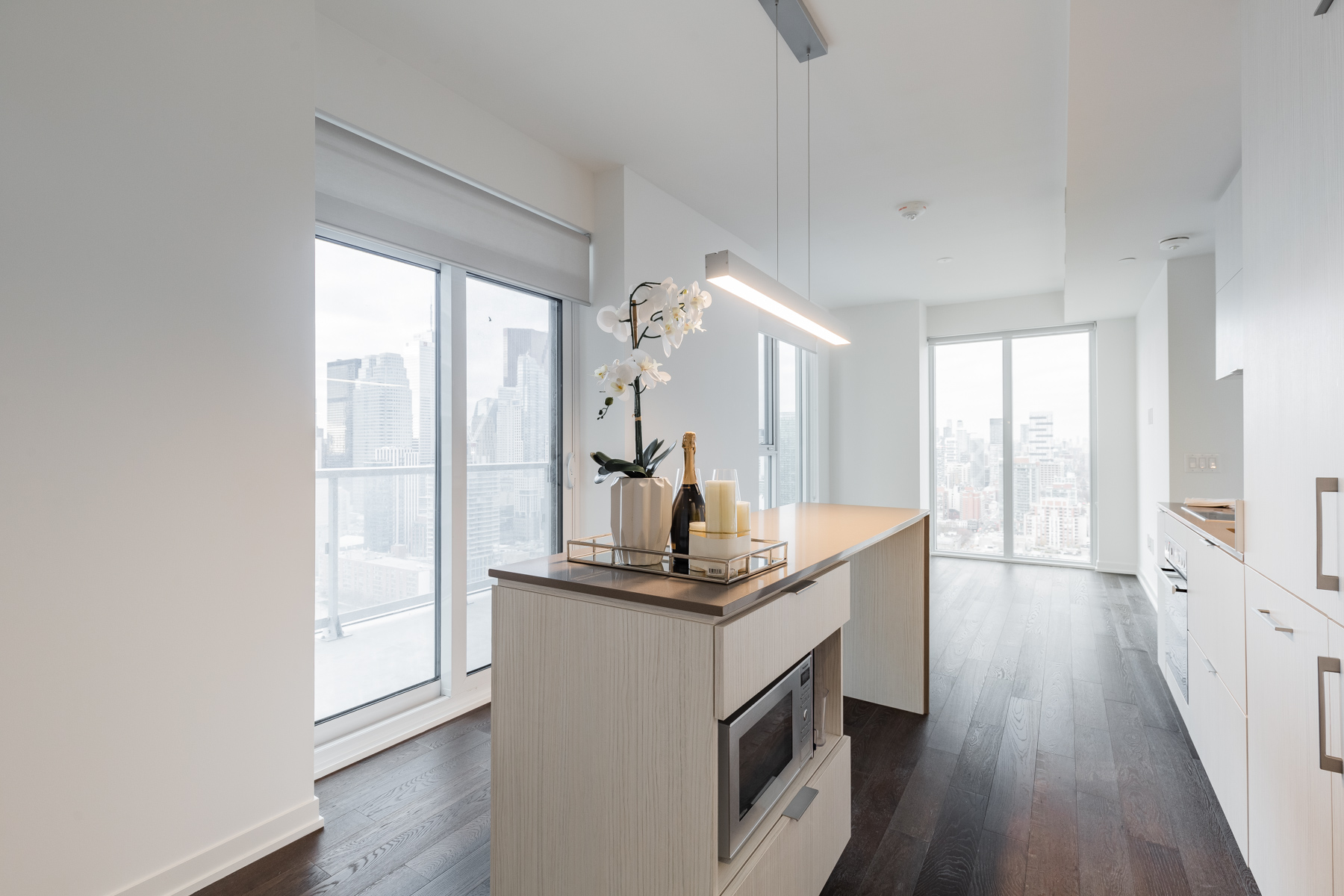 20 Richardson St Unit 3108 kitchen quartz island with modern light fixture Quartz island with modern light-fixture – 20 Richardson St Suite 3108.