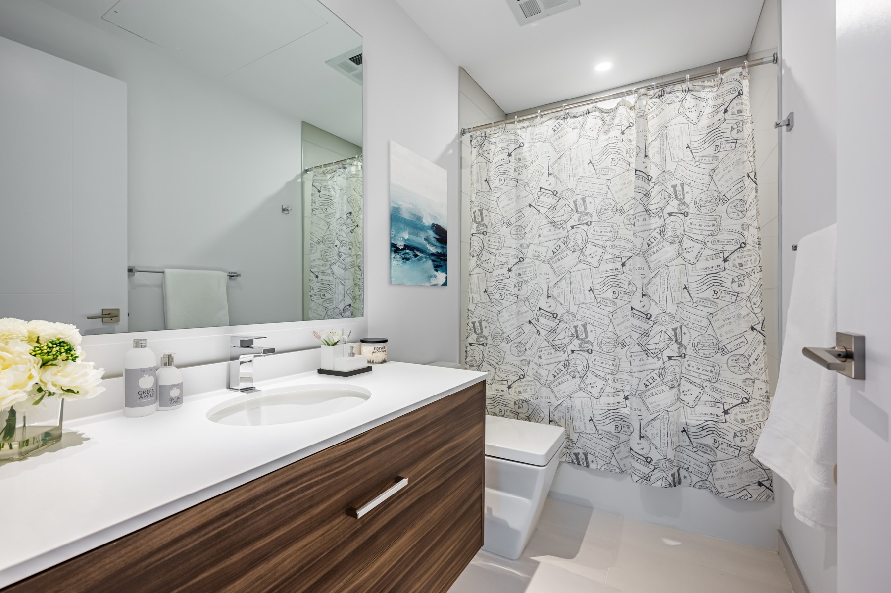 second bathroom white gray colours quartz counter 488 University Ave Unit 4610 4-piece washroom quartz counter and gray and white colours.