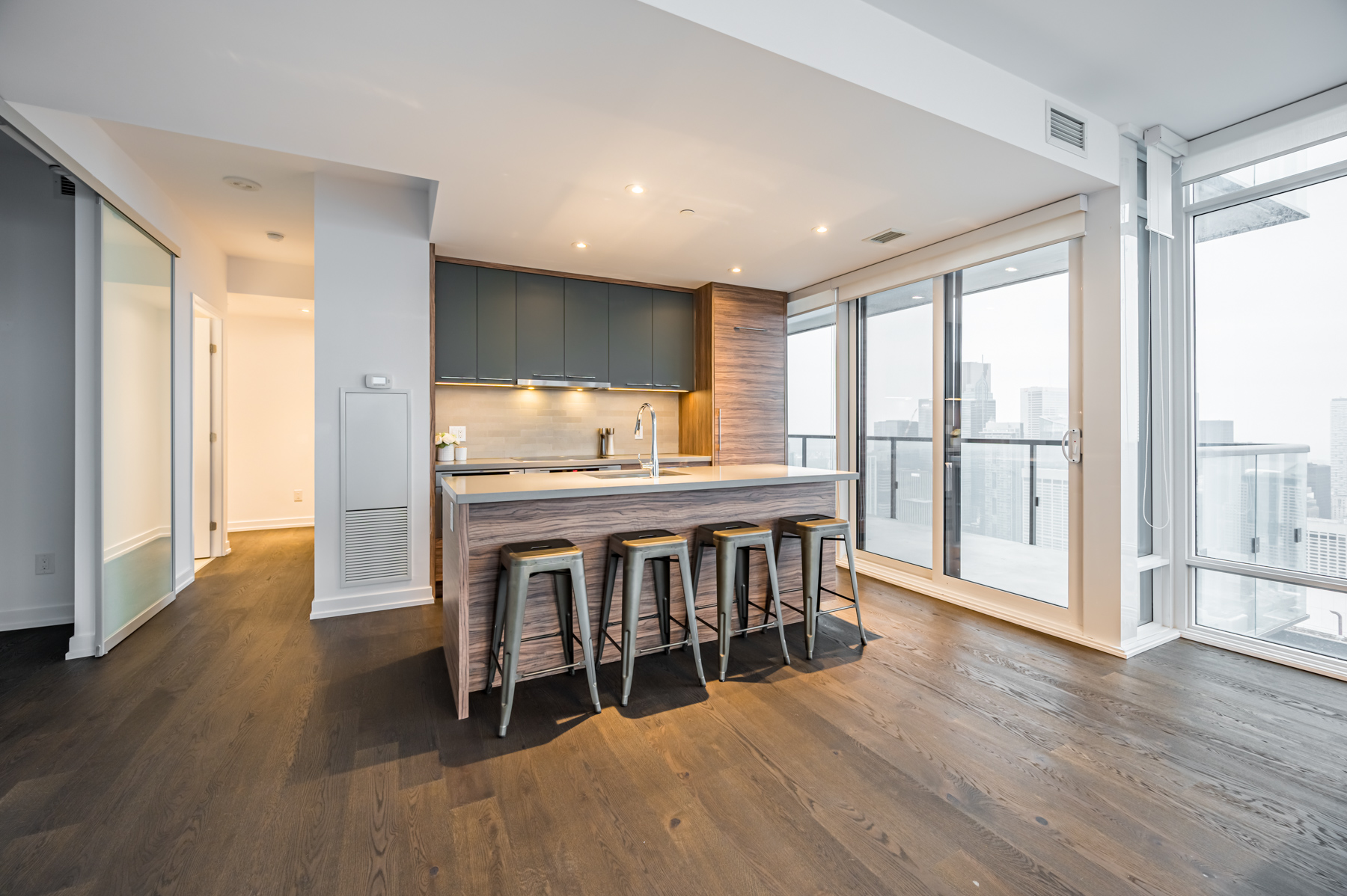 488 University Ave Unit 4610 kitchen centre island Kitchen and centre island – 488 University Ave 4610.