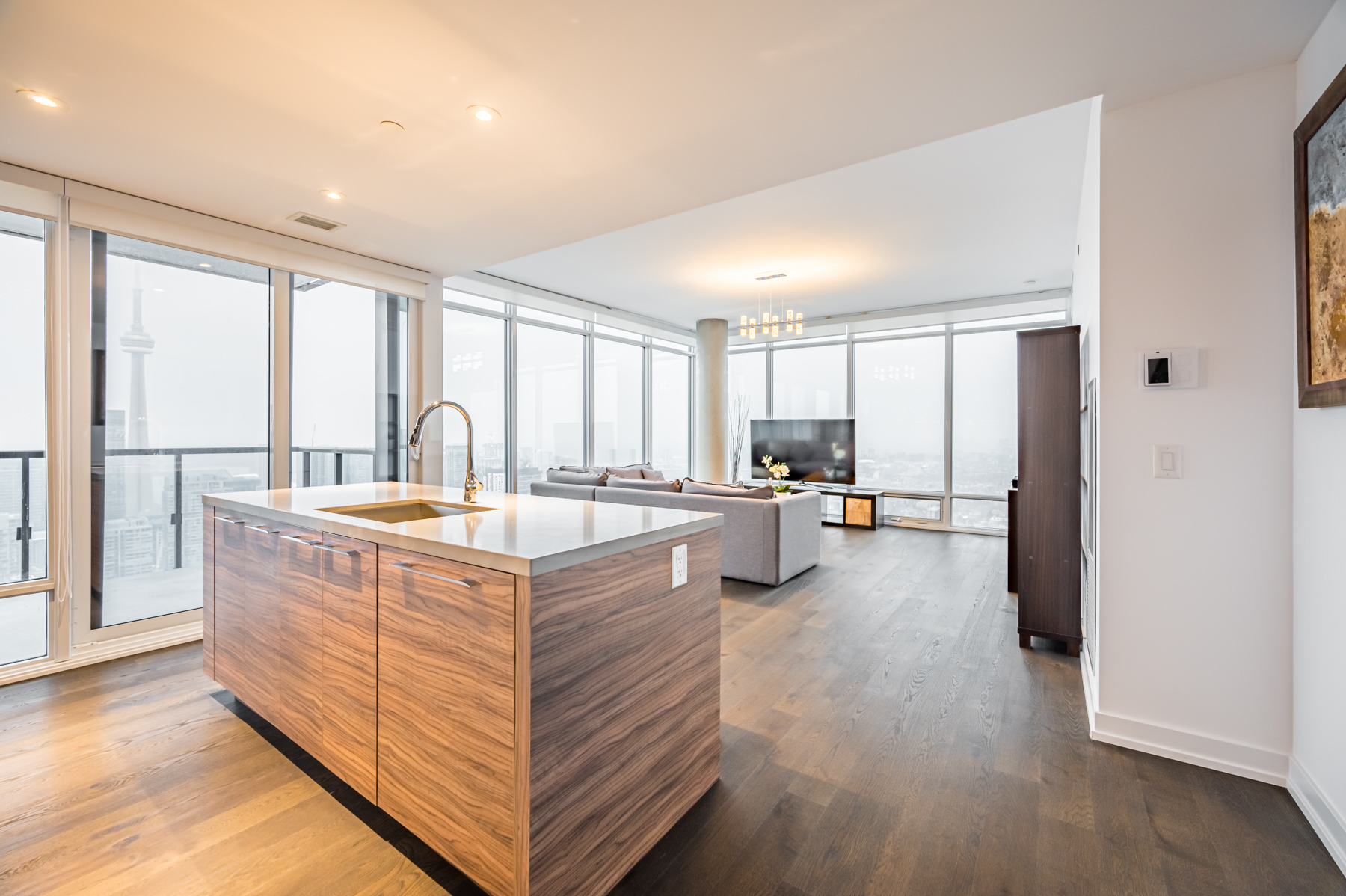 kitchen centre island marble top 488 University Ave Unit 4610 Centre island with white marble top – 488 University Ave 4610.