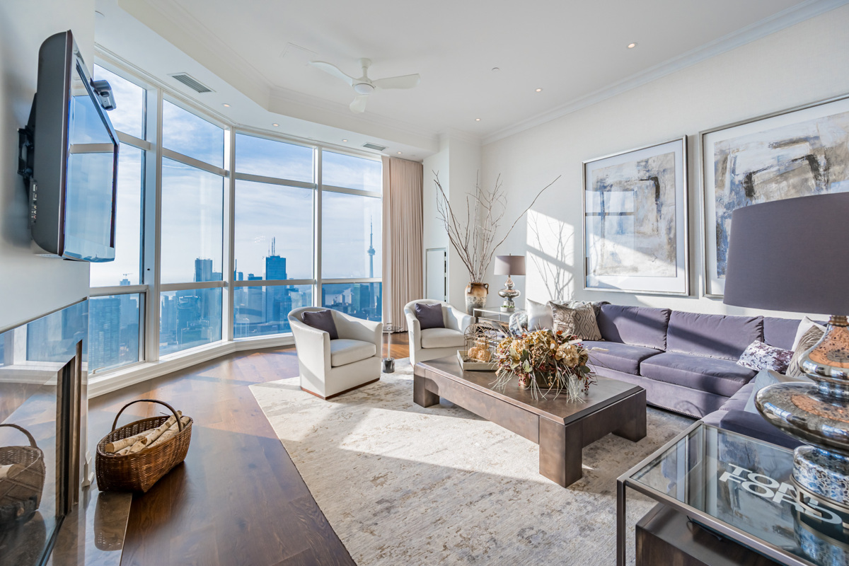 388 Yonge St PH 7907 luxurious living room with view of Toronto through windows.