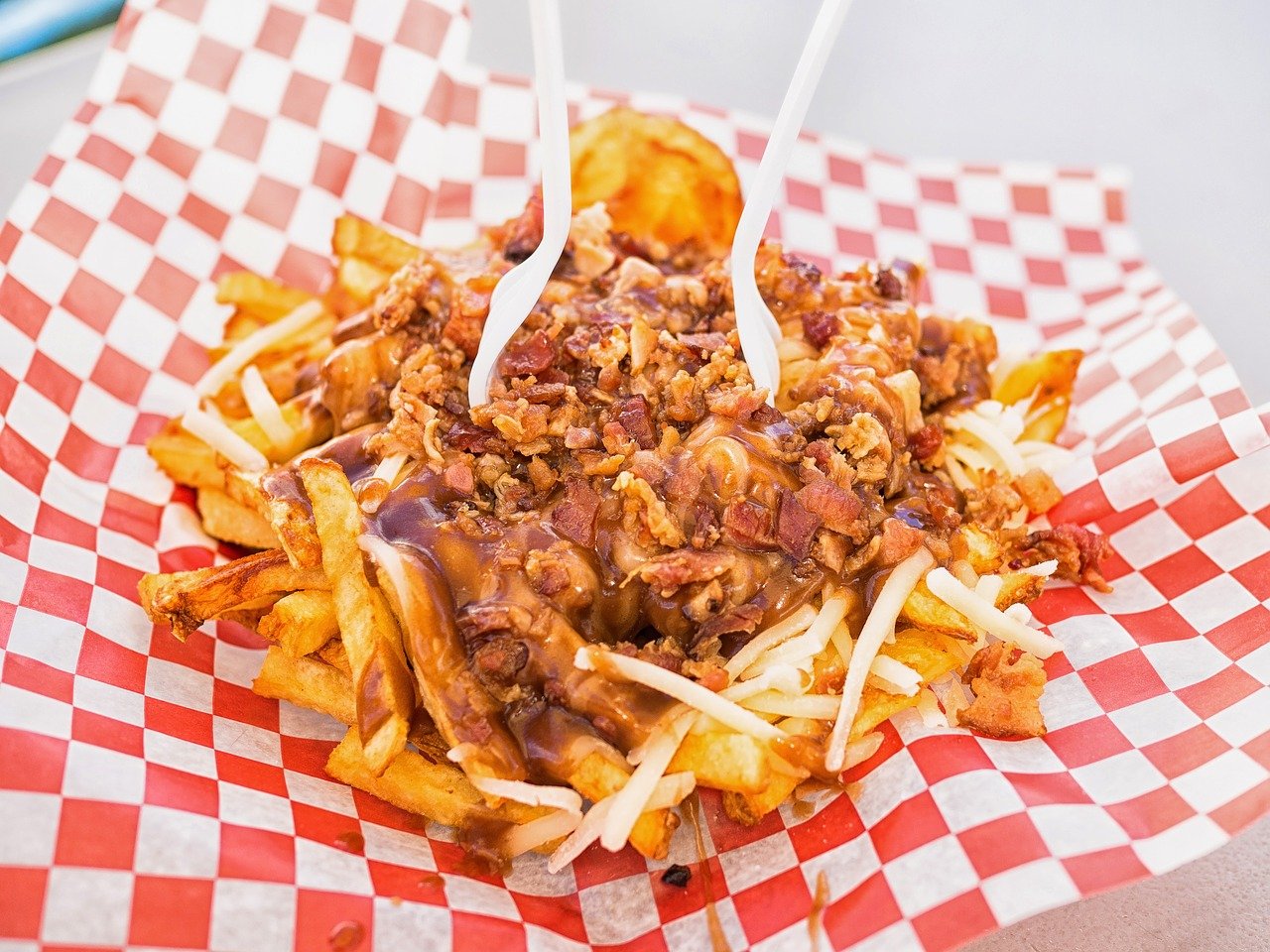 Image of poutine with cheese. 