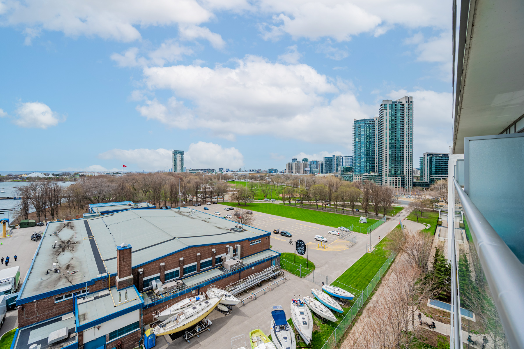 20. Buildings greenery seen from 90 Stadium Rd Unit 824 View of Toronto from balcony of 90 Stadium Rd Suite 824.