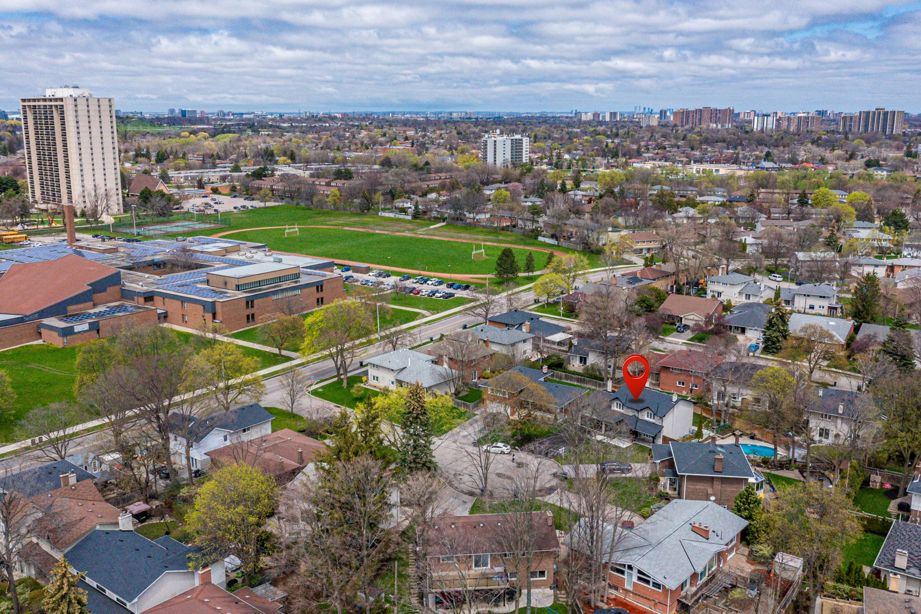 Drone photo of 3 Logwood Court and Silverthorn Collegiate school across street.