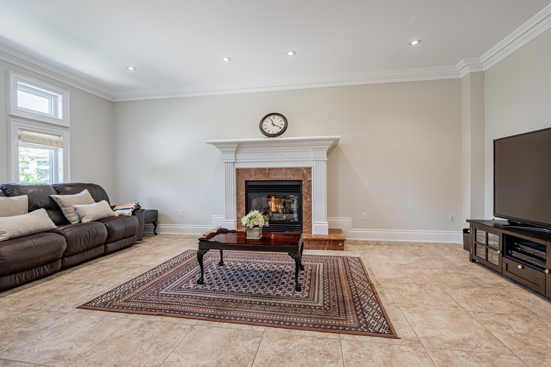 Large family room with raised fireplace – 12 Highland Hill.