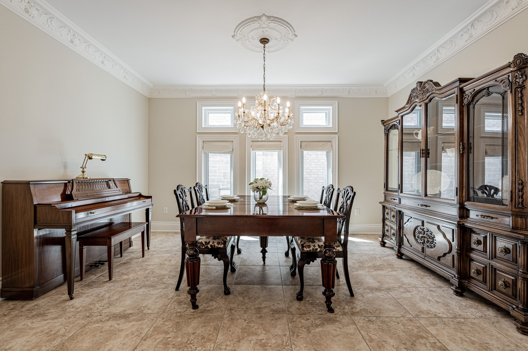 12 Highland Hill formal dining room with crown moulding and ceiling medallion with chandelier.