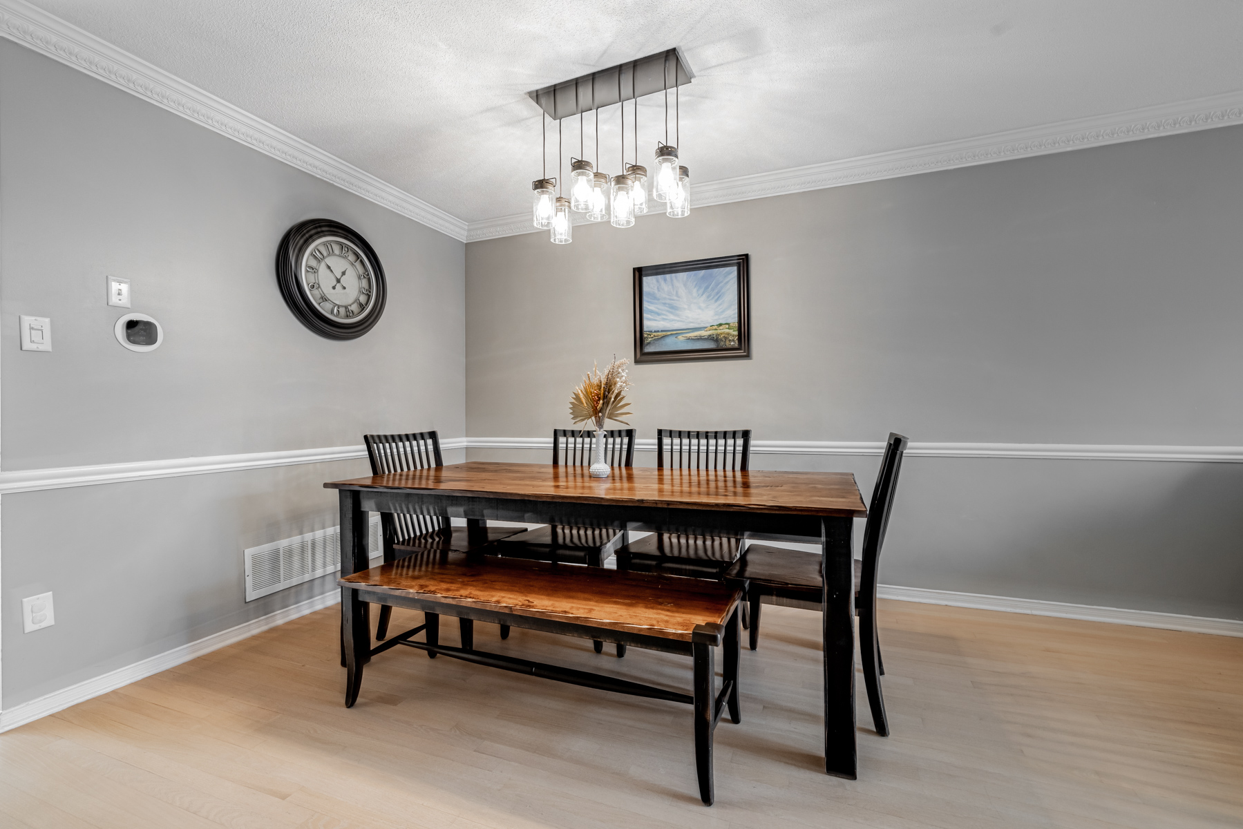 5. 8 LED lightbulbs aboe dining room table 77 Schouten Cres 77 Schouten Cres dining room with light-fixture featuring 8 LED light bulbs.
