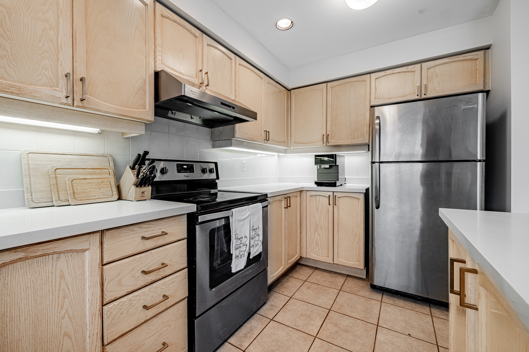 8. 77 Schouten Cres kitchen cabinets with tube lights Kitchen with under-cabinet tube lights.